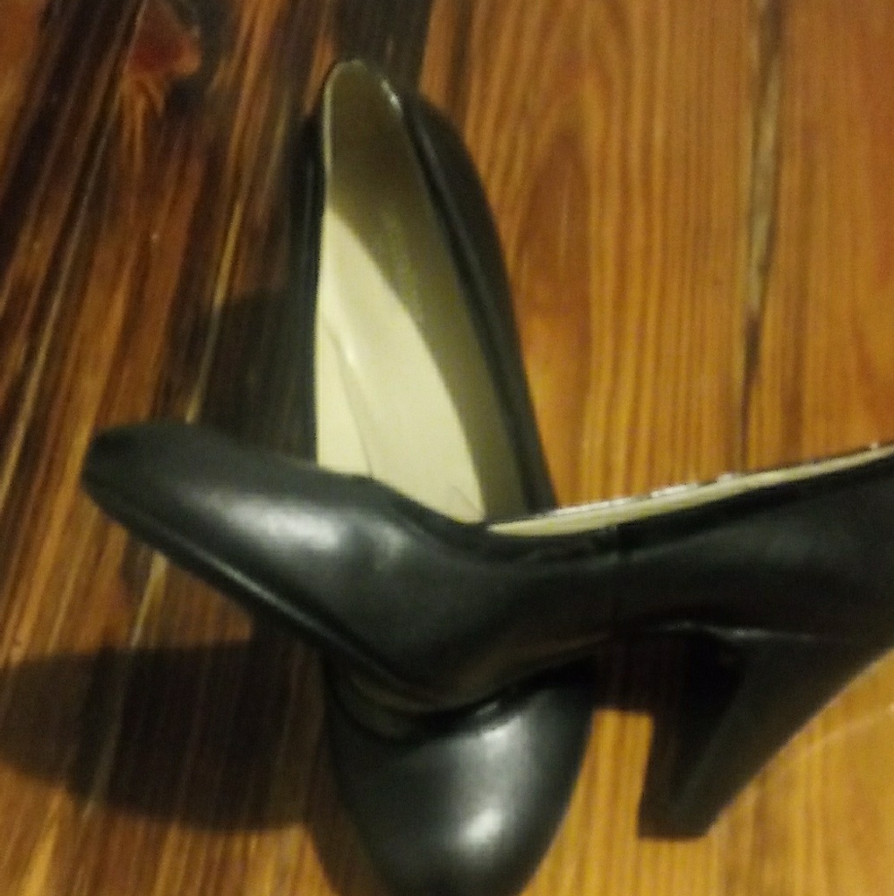 NATURALIZER SHOES - Picture 2 of 8